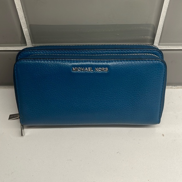 Michael Kors MICHAEL Adele Steel Blue Double Zip Wallet - Picture 1 of 10
